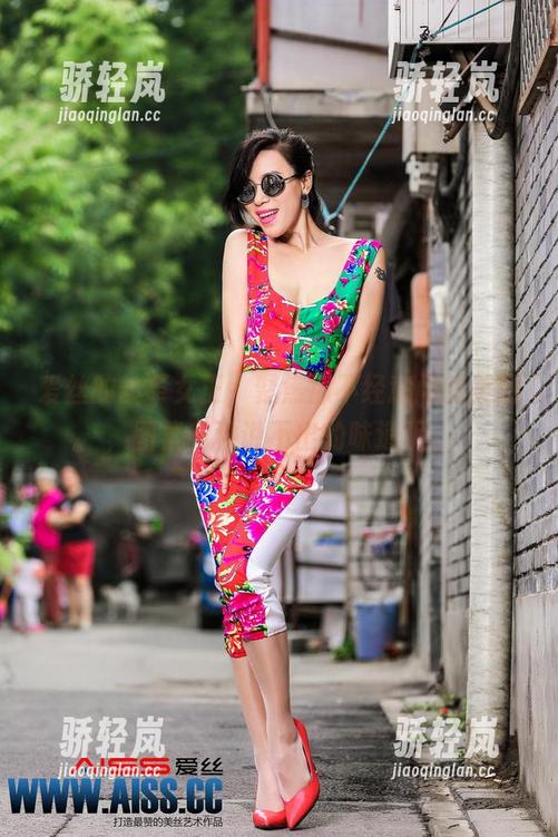 爱丝的丝革女王，聚焦那不经意间的美图，图集有种说不出的味道呢。