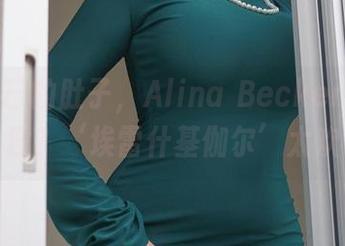 抱紧自己的肚子，Alina Becker的原图分享了没？‘埃雷什基伽尔’太欢乐了！