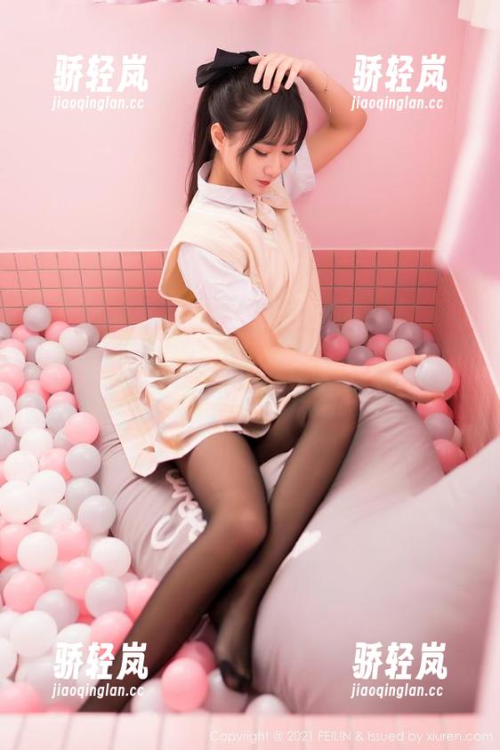 Feilin嗲囡囡 - 施忆佳KITTY的美图精选：那些腿，估计百看不厌。