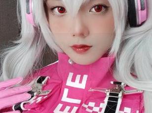 在Messie Huang满是粉色的岛国:原图包里的狂魔涂鸦