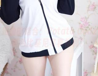 优雅与扭曲的结合:Potato Godzilla的黄色比基尼写真福利!