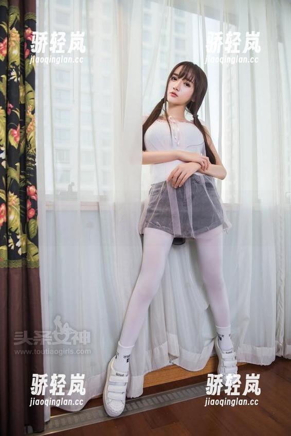 TouTiao头条女神 - 旗袍里的艾小青：一幅写真，韵味足够让人停一下