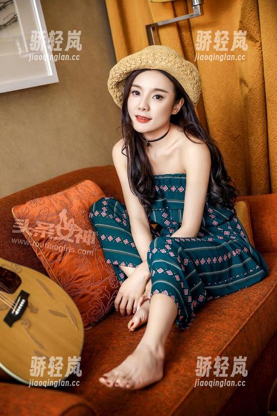TouTiao头条女神 - 发现了陈怡曼的圣诞写真合集，这分明就是让人想过节！