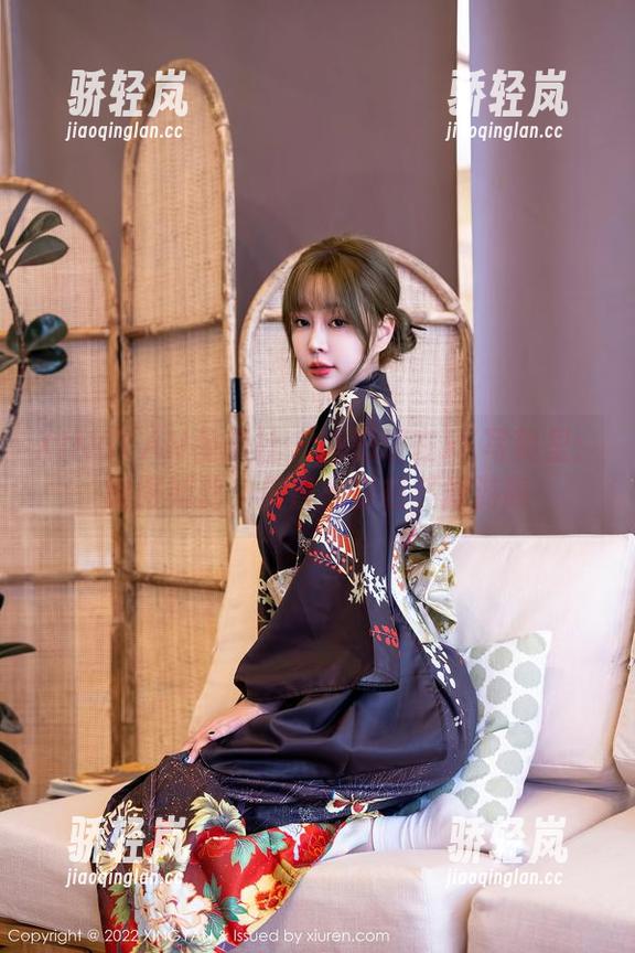 XINGYAN星颜社-唐思琪 XINGYAN星颜社 - 唐思琪在JK写真里:制服如此,但目光却在其间游离