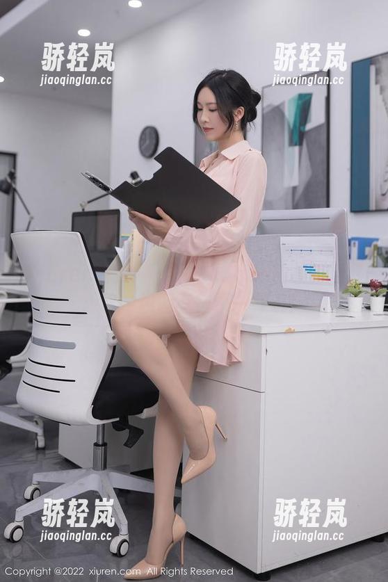 Xiuren秀人网 - 木木hanna的校服图集：这个校园有些不一样哦！