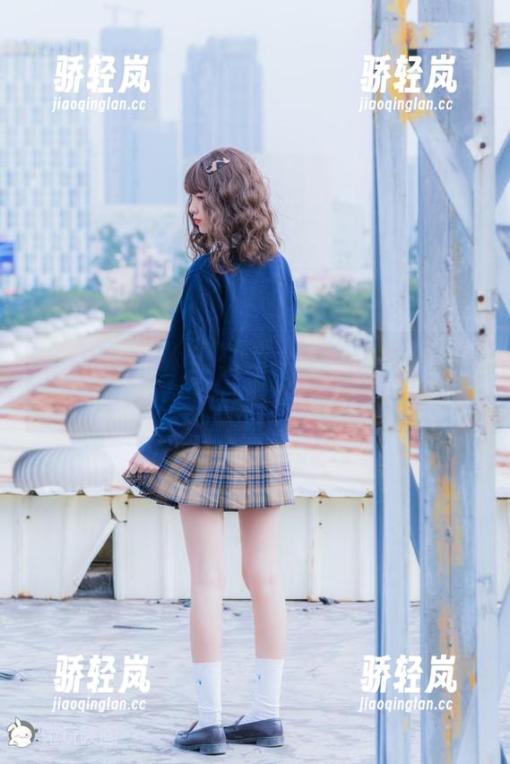 兔玩映画 兔玩映画的私拍,那个旗袍春梅,简约却让人晃神,前景和背景都似乎有故事。