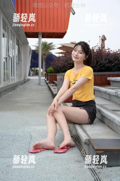 初夏女神-双双 初夏女神 - “秘密”这作品里,总觉得“双双”在我面前放了个小迷雾,唉,真难捉。