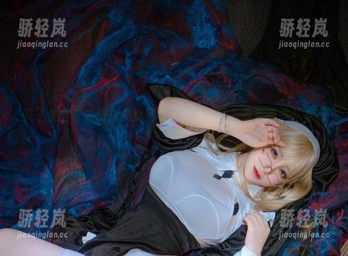 叉子宝宝专属蓝白少女图集：你开车没？我就蹲这儿看美景！