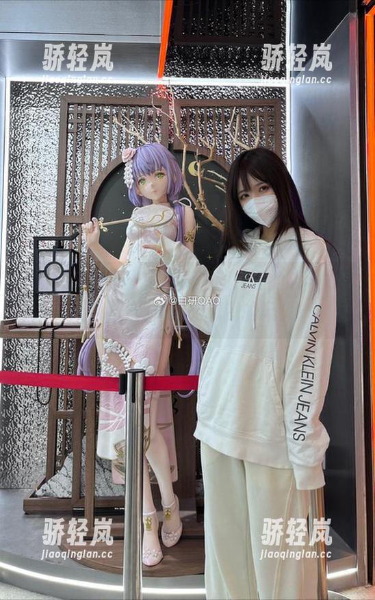 妖君白研 妖君白研的斯卡蒂写真,图片里的战斗力比我还强,真怕它抢了我的风头!