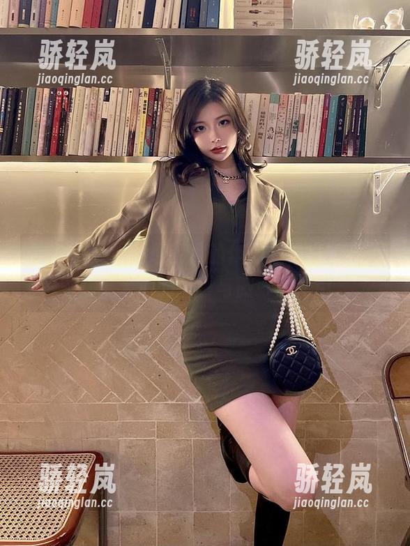 妮是老虎 微密圈 - 看妮是老虎的作品集,白色连体里藏着无尽的童真与微妙的勾引。