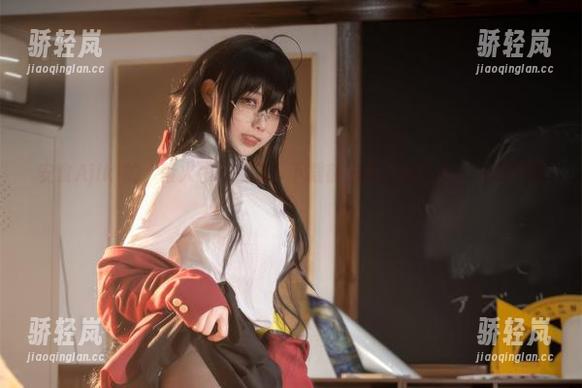 安食Ajiki的“萤火虫”图集：下载前先备上眼药水，保底养眼啊！