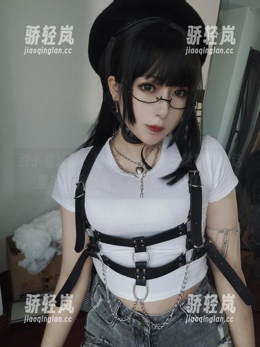 别小看泳装，这图包从小容仔咕咕咕w这里来，下载后保准让你多看几眼。