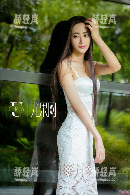 尤果网 - 皮衣在身，个性在线，若涵不怕冷，反正气场超强！