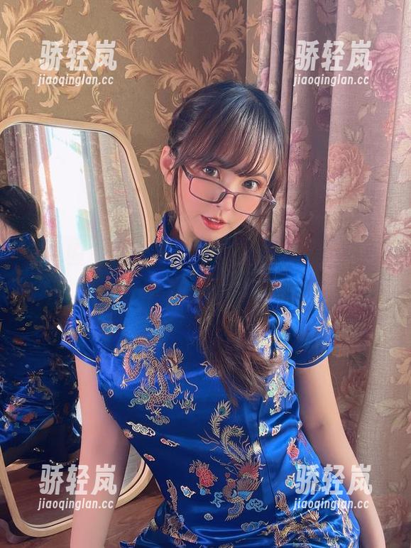 微密圈 - 张思允的黑丝制服写真，想欣赏就别害羞哦！