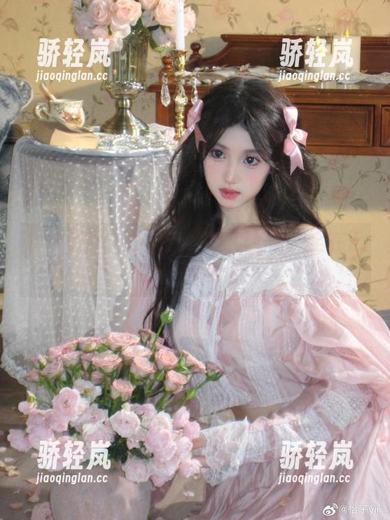 怡子yiii自拍：这脸之所以好看，全在于光圈开的刚好！