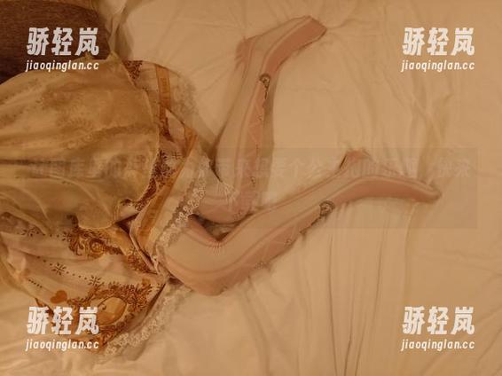 让图库里的裤里丝为你带来想要个公主抱的乐趣，快来下载吧