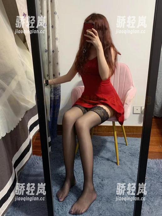 提袜少女 微密圈 - 福利满格~提袜少女的裸足图包,让你不禁想多盯几眼。