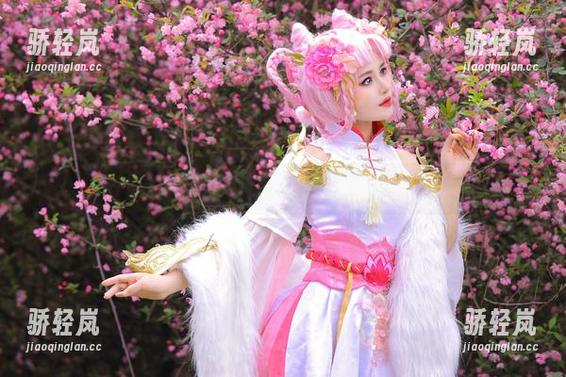 桃暖酱的夏天角色扮演：最新作品集等你来评价