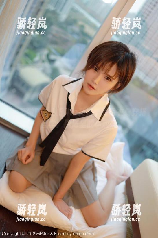 模范学院 - 从Ellie艾栗栗的毛衣看穿搭哲学：图册里的小趣味