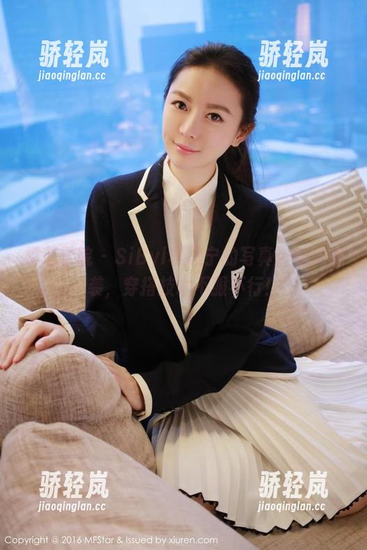 模范学院 - SiByl李思宁的写真：妹妹来袭，穿搭技术不服不行！