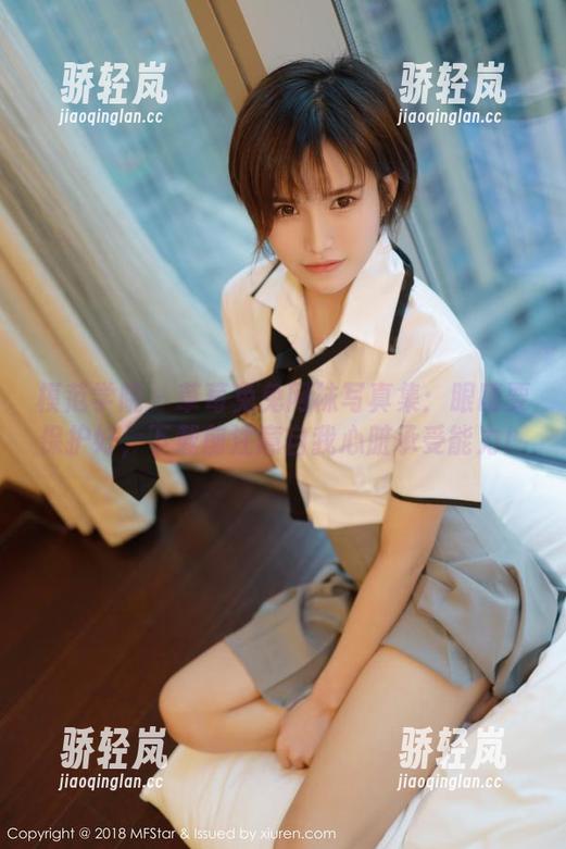模范学院-草莓兔兔 模范学院 - 草莓兔兔网袜写真集:眼睛要保护好,下载前注意自我心脏承受能力!