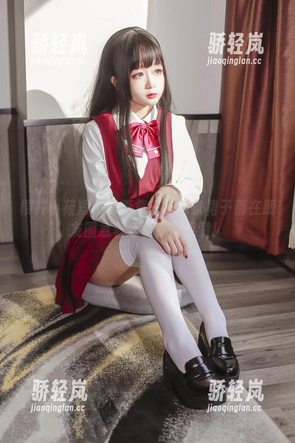 樱井小莜短裙写真集：每一条裙子都在朋友圈急着分享，求点赞！