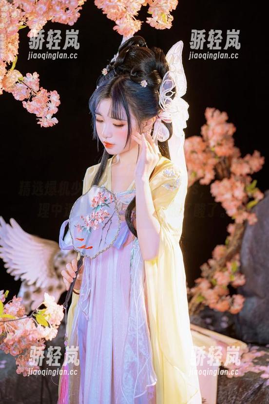 爆机少女喵小吉 精选爆机少女喵小吉的运动Cos,认真纹理中透出不屑的气息,酸了酸了。