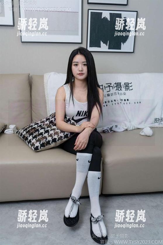 甜予摄影 - 璇璇的全套校服，作品给我一种“当年的我并不愁学业”的感觉，哈哈，可是哪来的自信呢？