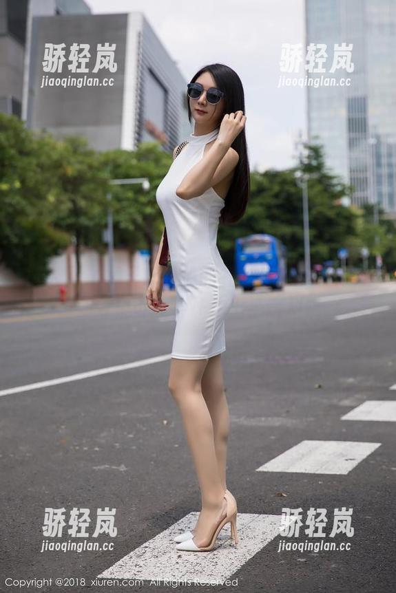 秀人网 - 兔子NINA的礼服，先下载再穿，效果可能会让你出乎意料哦