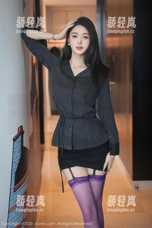 秀人网 - 牛仔裤：优雅与随性在麦琪绫冰激淋的作品集中交汇，下载品味她的奇思妙想