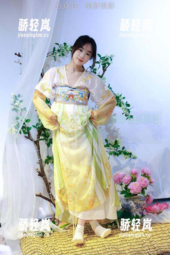 绮梦摄影-婷婷 绮梦摄影 - 白丝不分性别,婷婷最新图包快来围观!