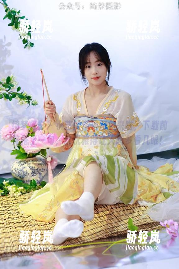 绮梦摄影 - 小艺的旗袍图包来啦，下载前先搭上一句，这优雅得让人想多看几眼！