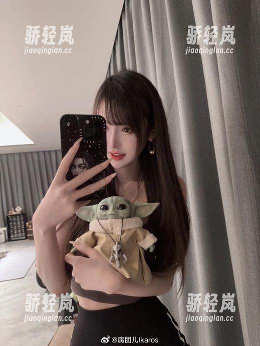 翻开腐团儿Ikaros的高清白丝图册，没想到会有如此撩动的想象空间！