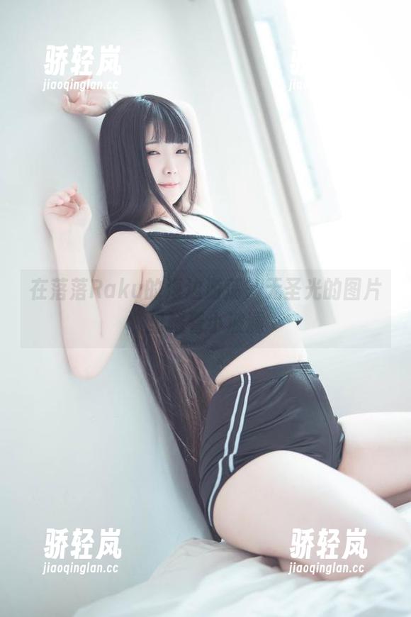 在落落Raku的海边游荡，无圣光的图片里藏着小波澜