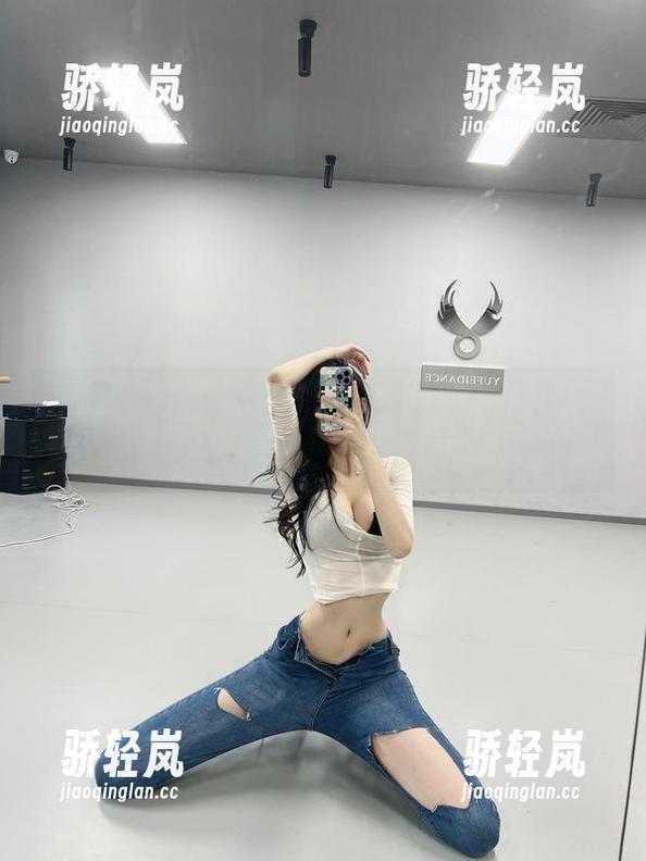 微密圈 - 连体衣合集：葛征最新的尝试，真的有时候会让我想歪……