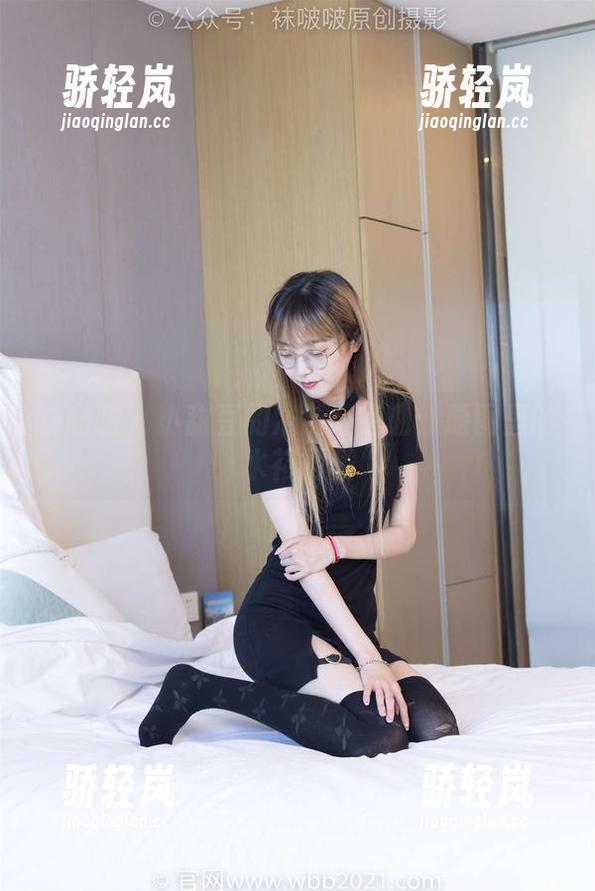 袜啵啵-小甜豆 袜啵啵 - 小甜豆的浴缸狂想曲:原图里的水花四溅