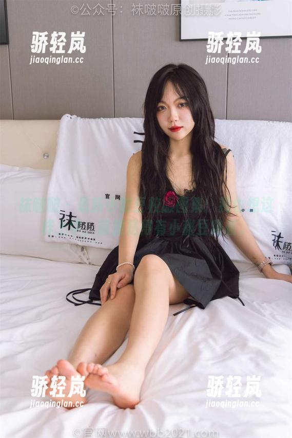 袜啵啵-小甜豆 袜啵啵 - 最新小甜豆校服图集:我也想这样上学,前提是得有小甜豆陪着。