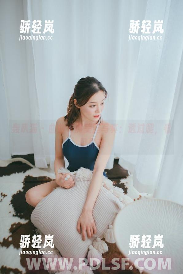 轰趴猫 - 曲曲专属美腿写真：透过腿，看见灵魂
