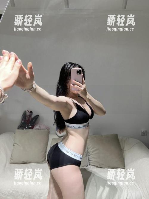 微密圈 - “美脚”系列：铁锤姐姐的套图，让人有些想要一键P图！