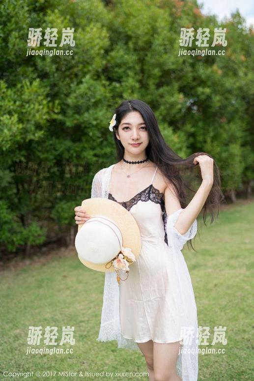 魅妍社-陈雅漫VICKY 魅妍社 - 陈雅漫VICKY在泳池的最新套图,水面反射出的模糊感,真让人想要一探究竟!